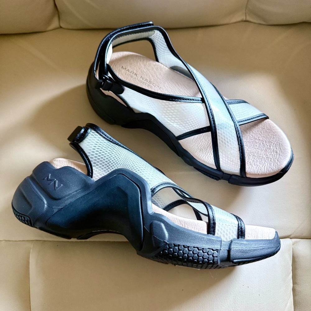 MARK NASON SANDALS CHUNKY HEEL SHEER ACRYLIC STRAPS BLACK TRIM SIZE 8 NWT